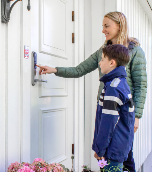 Women and child entering into a Verisure secured home