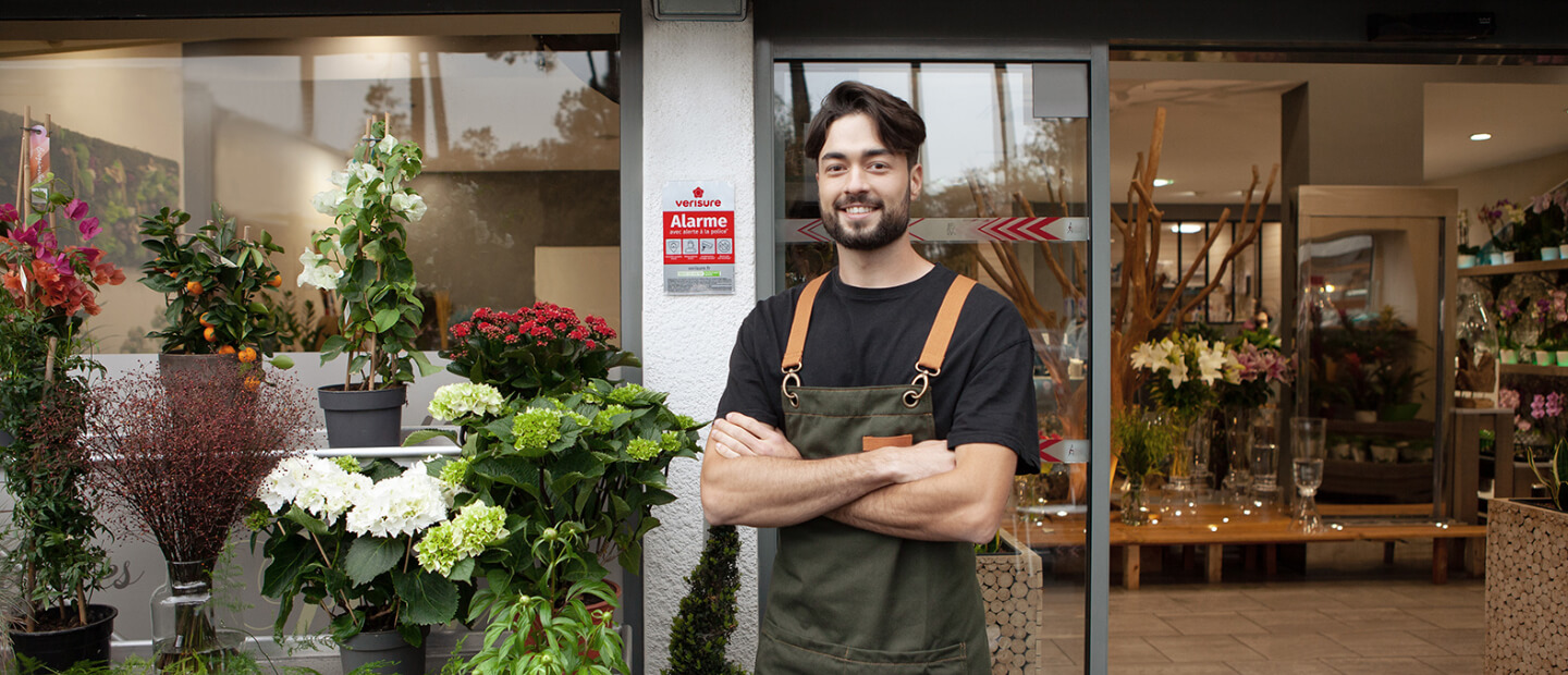 Florist in front of a flower shop with a Verisure sign