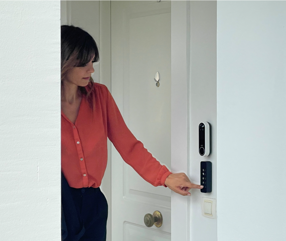 Verisure Video Protected Access Overvåkningskamera filmer pakkebud